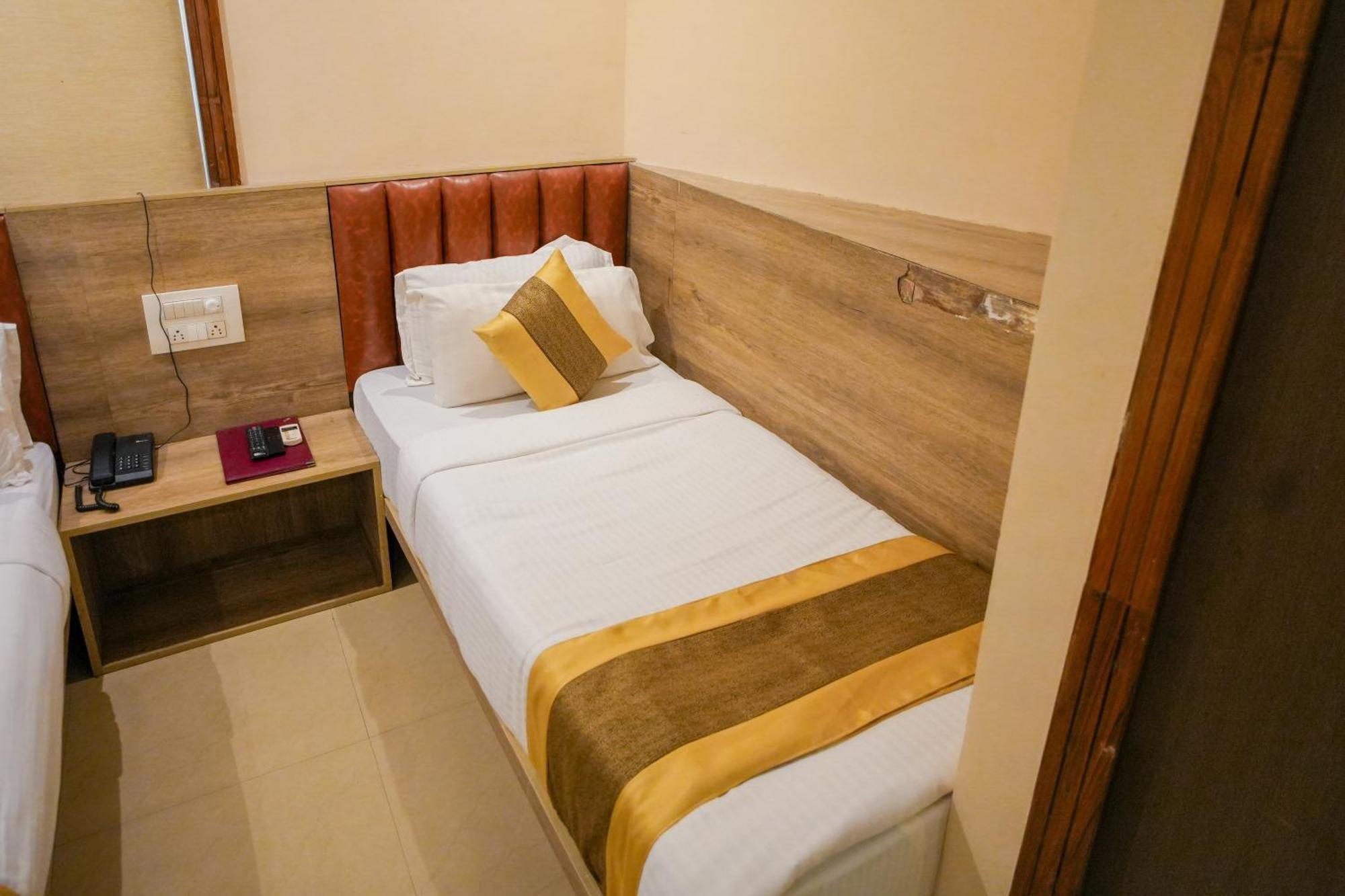 Hotel Skylink Hospitality Mahalaxmi Mumbai Exterior photo