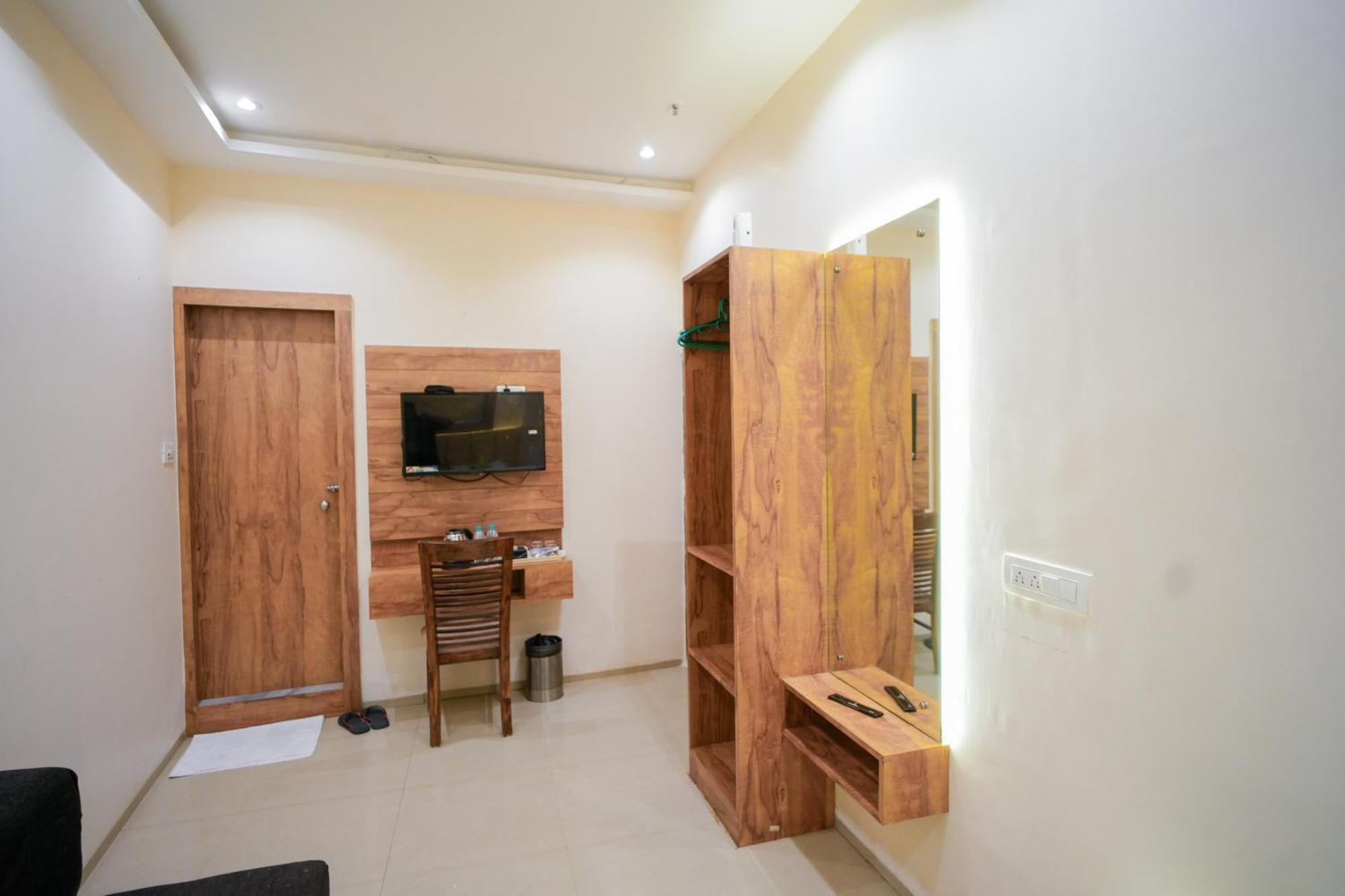 Hotel Skylink Hospitality Mahalaxmi Mumbai Exterior photo