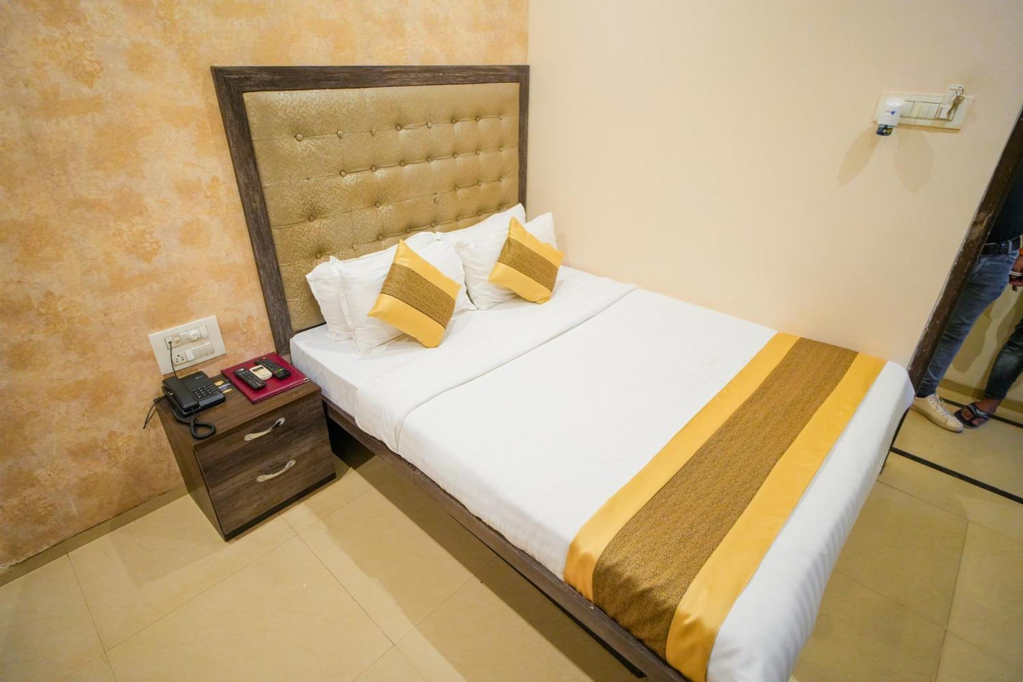Hotel Skylink Hospitality Mahalaxmi Mumbai Exterior photo