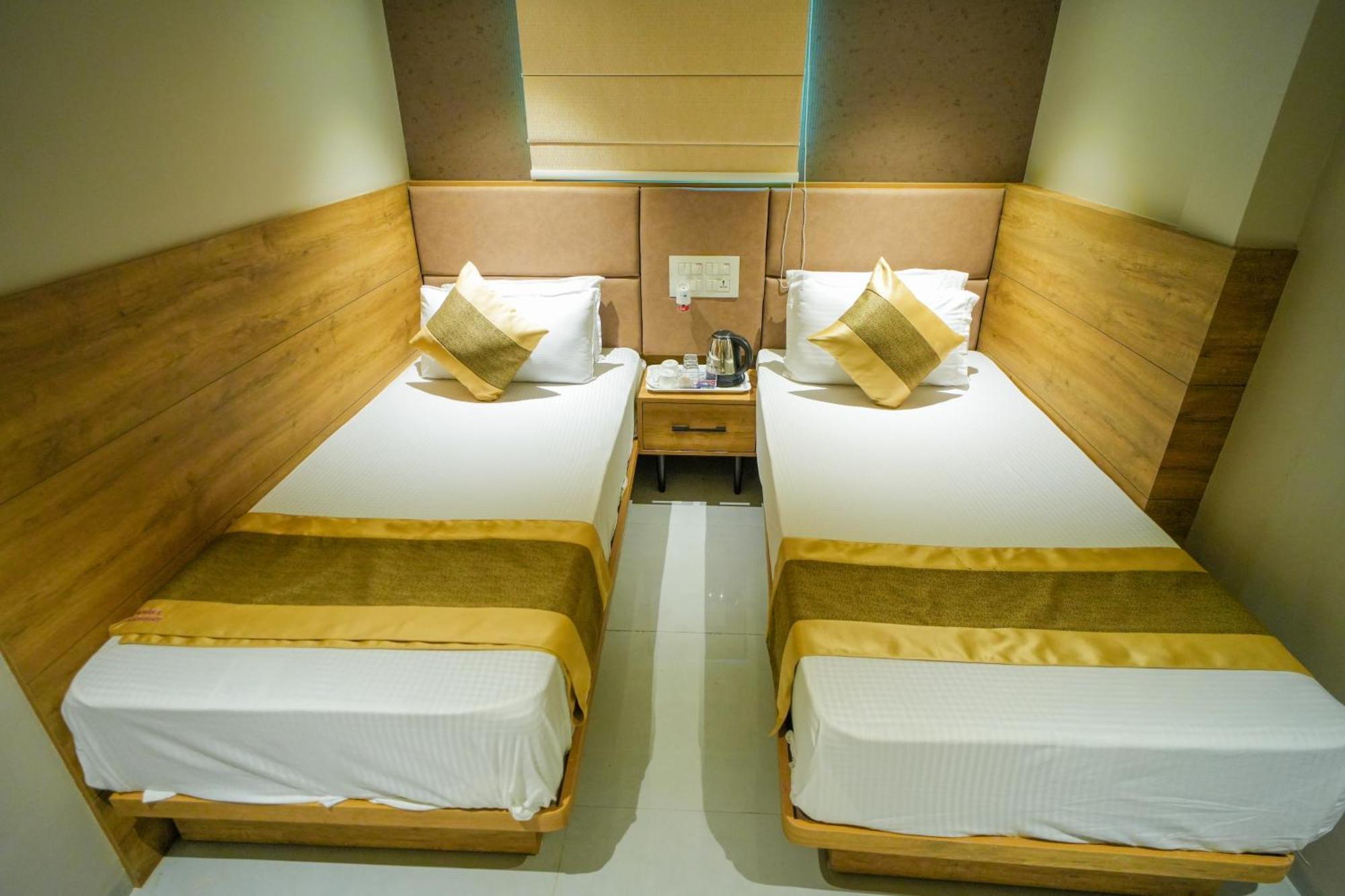 Hotel Skylink Hospitality Mahalaxmi Mumbai Exterior photo